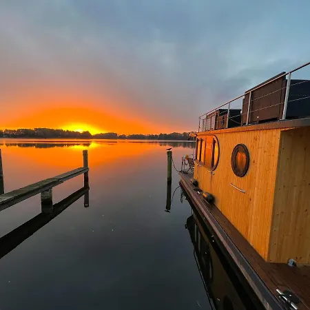 Hausboot Jawe Auf Der Kleinseenplatte