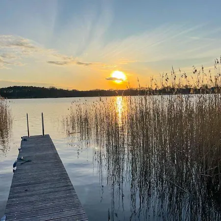 Hausboot Jawe Auf Der Kleinseenplatte بوتيل Wustrow (Mecklenburg-Strelitz)