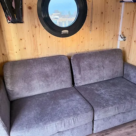 Hausboot Jawe Auf Der Kleinseenplatte Wustrow (Mecklenburg-Strelitz)